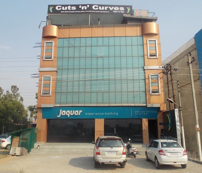 cut n curves/kunjwani bazar